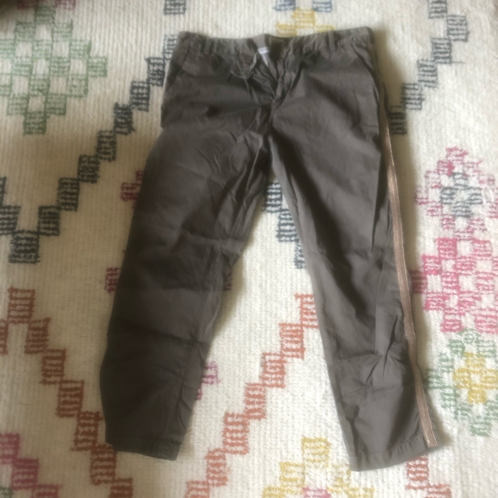 Current/Elliott olive chinos with gold detail. 31